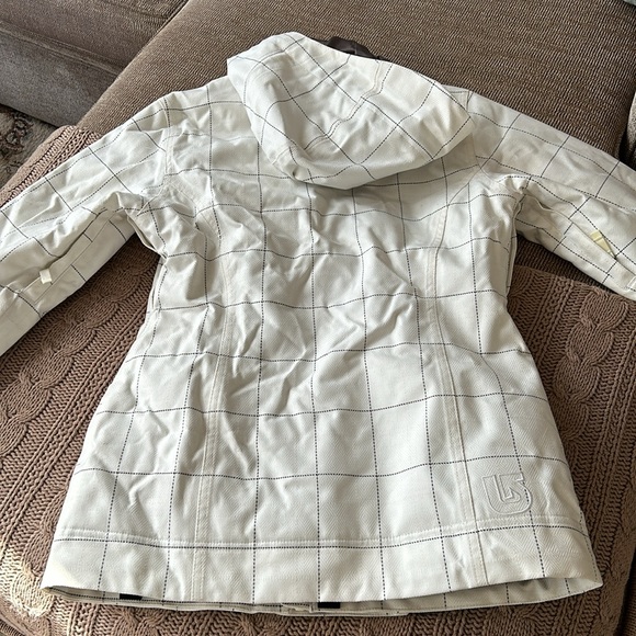 Women’s small, white snow/boarding/everyday warm jacket - Picture 2 of 4